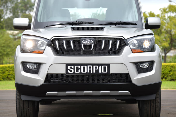 Front has revised bumper, aluminium-finished scuff plate and new prominent grille with blade-like chrome slats.
