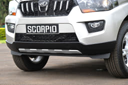 New projector headlamps get LED daytime-running lights and are supplemented by fog lamps with honeycomb surrounds.