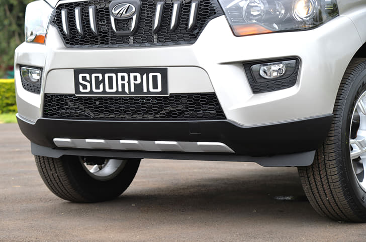 New projector headlamps get LED daytime-running lights and are supplemented by fog lamps with honeycomb surrounds.