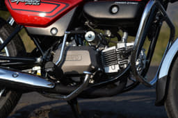 The carbureted Hero Splendor PRO Classic gets a kick-start also. Engine bits are well-detailed.