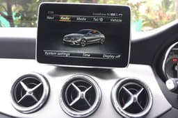 The company has responded to criticisms and fitted the CLA with a higher-definition colour screen for the COMAND computer. 