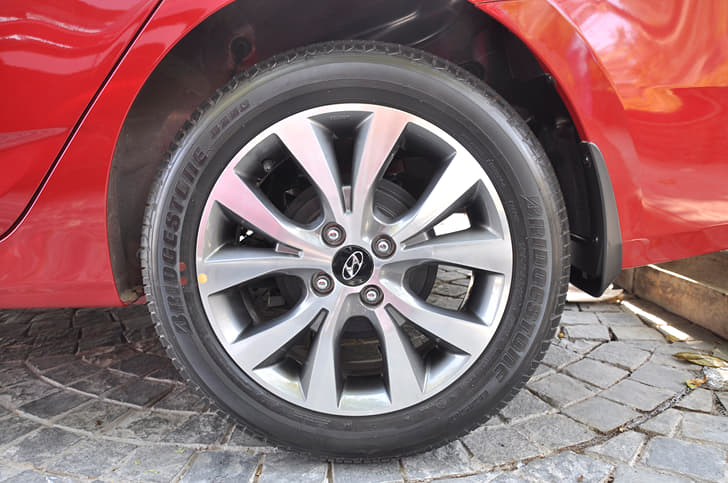 Rear disc brakes have been omitted on manual gearbox models. However, ABS is now standard across the range.