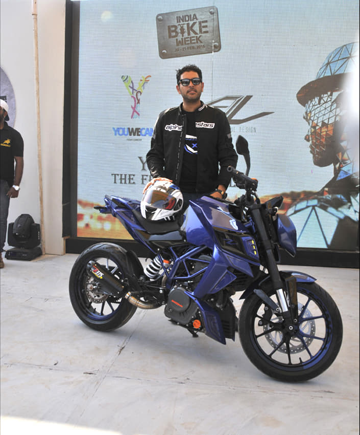Cricketer Yuvraj Singh reveals the KTM Duke body kit by Autologue at IBW 2015.