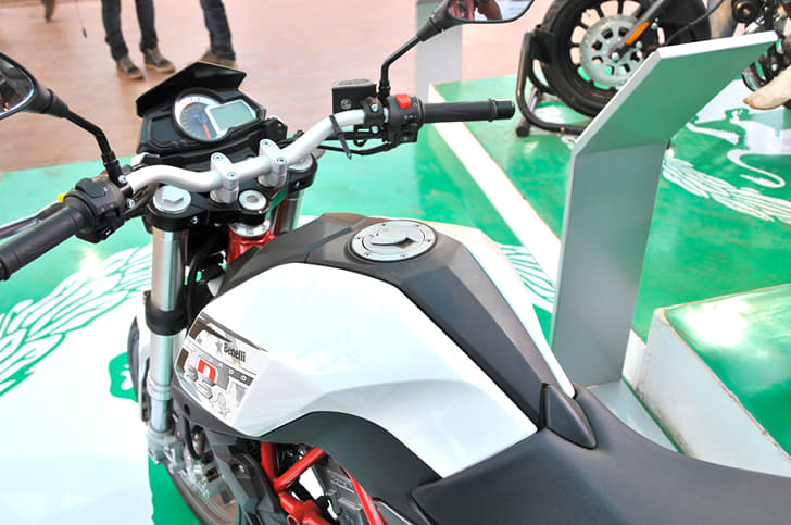 Dual-tone white and black fuel-tank on the TNT 25.