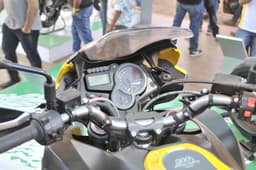 Trek Amazonas gets a three-way adjustable transparent visor upfront and a power control button that toggles between two power modes, i.e. standard and performance.