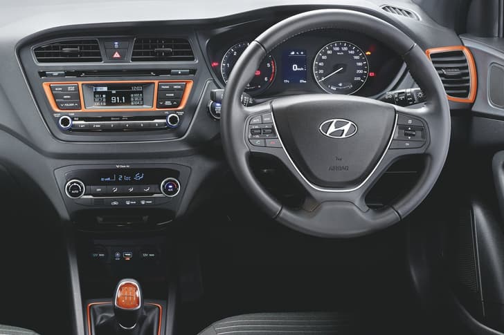 Hyundai i20 Active photo gallery