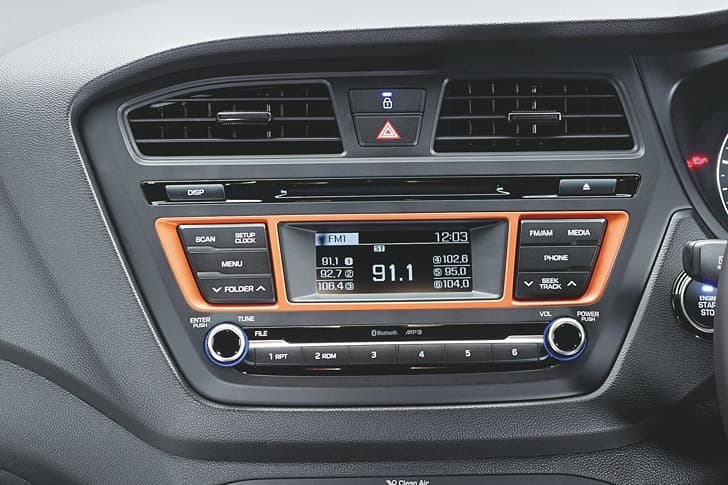 Hyundai i20 Active photo gallery