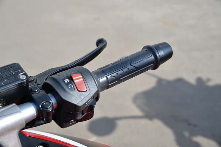 The palm grips feel nice to touch.