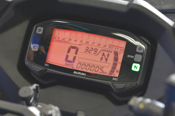 Suzuki Gixxer SF photo gallery