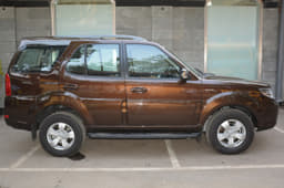 The 2015 Safari Storme retains the same design of its predecessor when viewed sideways, save for the new Varicor engine badge. 