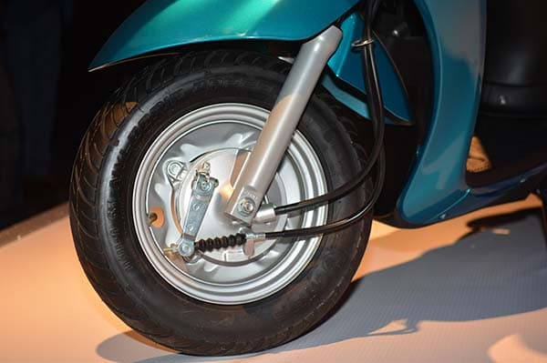 The Fascino gets 10-inch wheels with telescopic suspension up front.