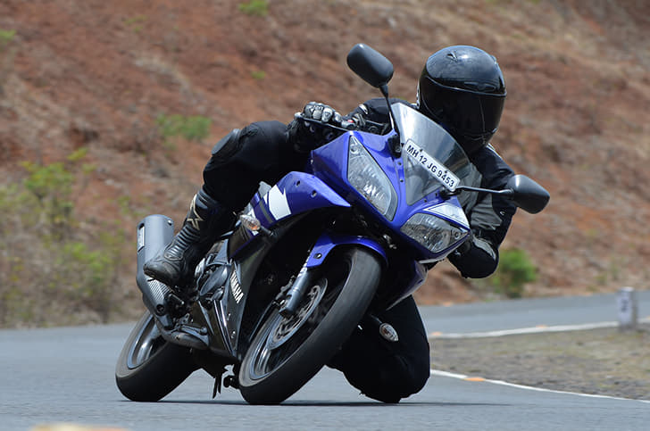 The Yamaha YZF-R15 will turn in and attack the corner with composure, feeling more stable than the RS 200. 