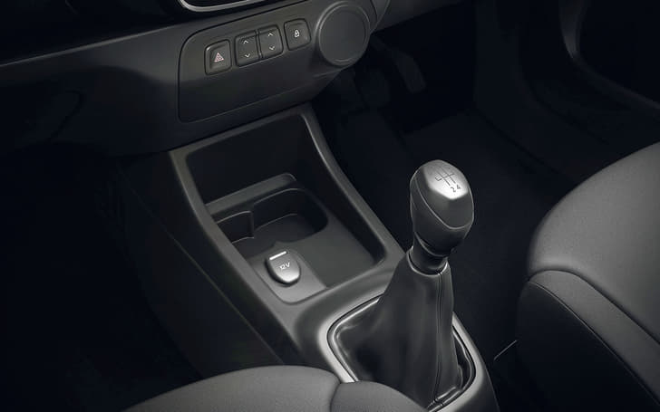 Small cubbyholes behind the gear lever can hold a pair of cups.