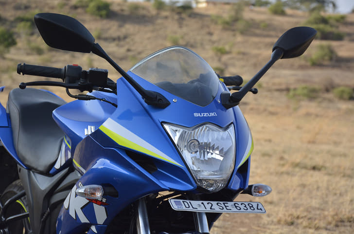 The Suzuki Gixxer SF has fairing-mounted mirrors that work really well. The Gixxer SF’s fairing was designed in the same wind tunnel used for Hayabusa’s streamlined fairing.