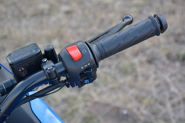 Suzuki provides functional switchgear working precisely.