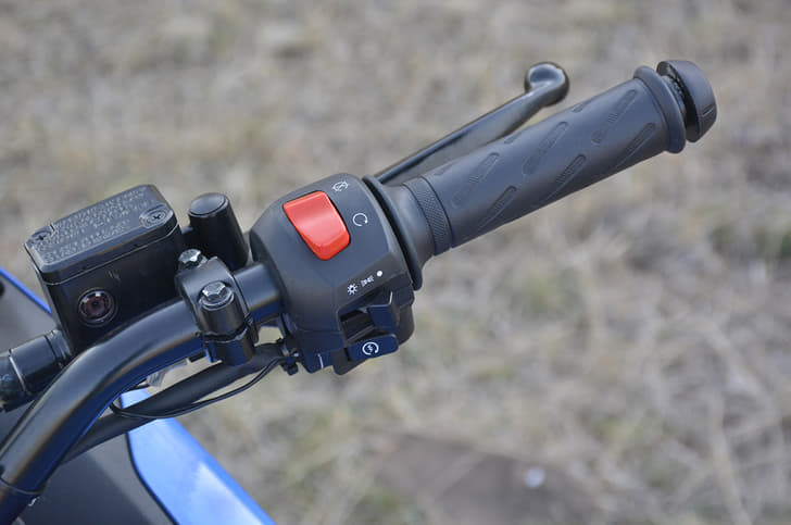 Suzuki provides functional switchgear working precisely.