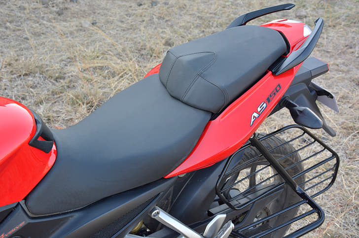 Plush seat comfortable for longer distances, can however feel a bit uncomfortable around the edges.