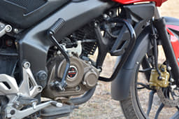 Bajaj’s AS 150 has a 149.5cc, air-cooled engine, to get a move on, one really needs to get the engine spinning, with power coming out at higher revs.