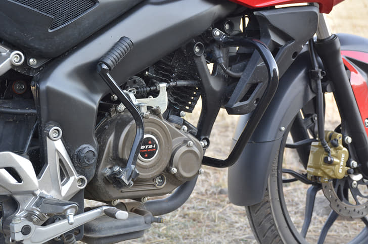 Bajaj’s AS 150 has a 149.5cc, air-cooled engine, to get a move on, one really needs to get the engine spinning, with power coming out at higher revs.