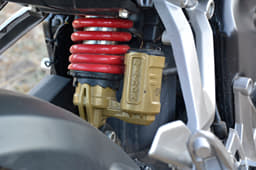 Six-way adjustable rear monoshock is charged with gas. Good to absorb bumps and potholes.