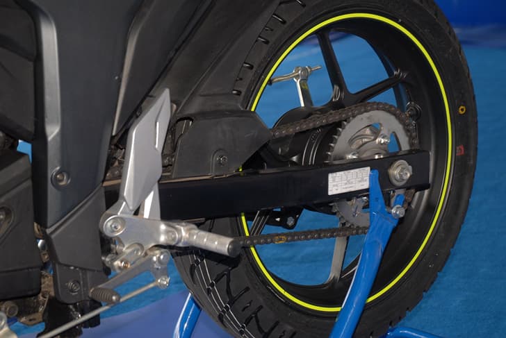 For the race series, Suzuki uses a chain final drive for its bike.