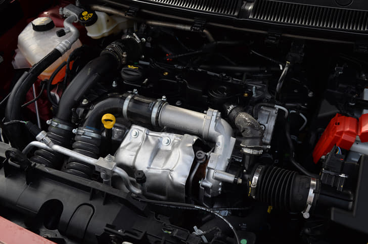 The Figo Aspire’s 1.2-litre petrol delivers 18.6kpl while the 1.5-litre petrol motor is good for 17kpl. The 1.5-litre diesel motor does a gnenerous 25.83kpl.