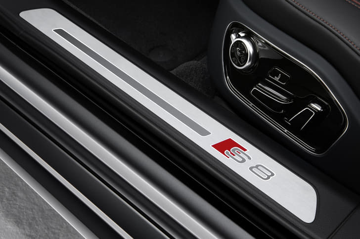Audi S8 Plus photo gallery