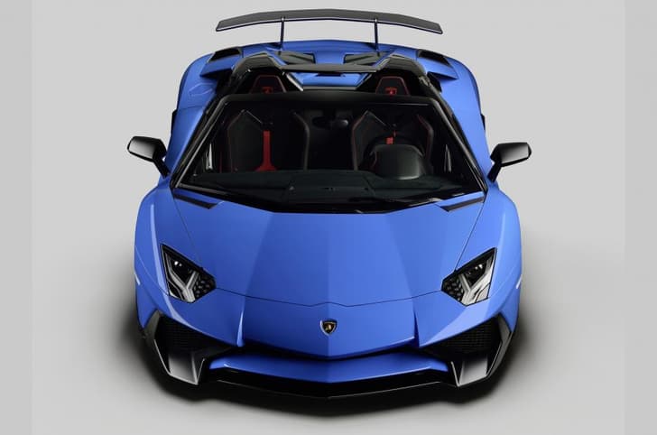 Lamborghini Aventador Superveloce Roadster front view.