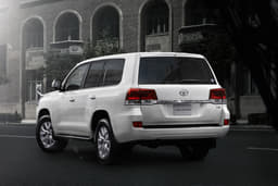 New Toyota Land Cruiser 200 photo gallery