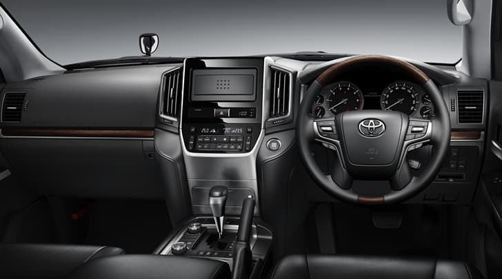 New Toyota Land Cruiser 200 photo gallery
