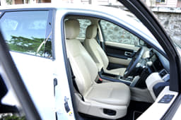 As on all modern Land Rovers, the Discovery Sport’s cabin is neat with a long-lasting feel to everything.