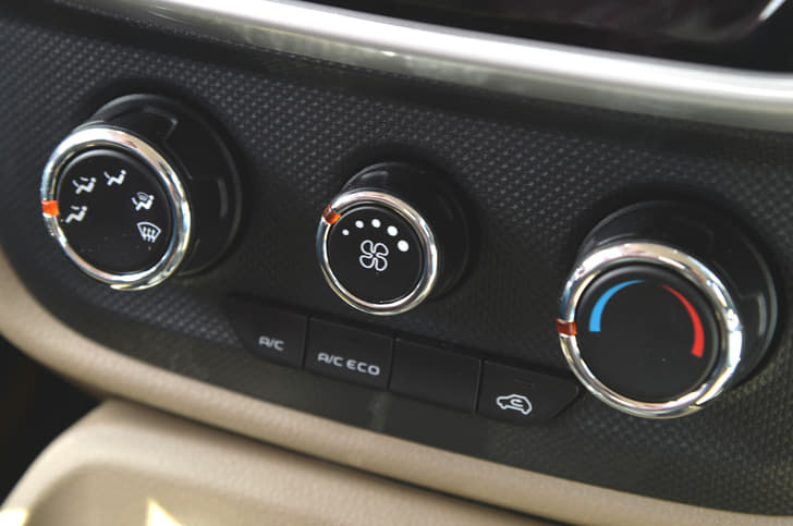 Mahindra TUV300 photo gallery