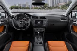 2017 Volkswagen Tiguan image gallery