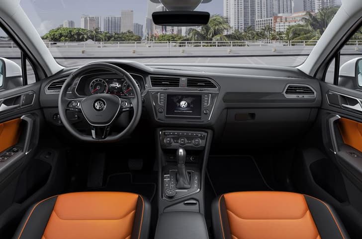 2017 Volkswagen Tiguan image gallery