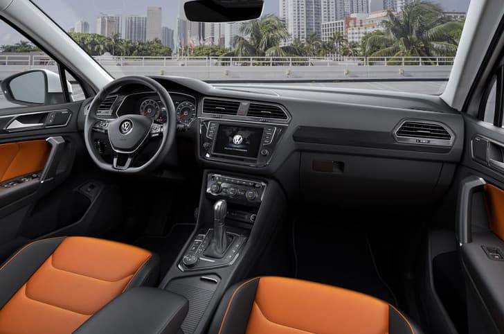 2017 Volkswagen Tiguan image gallery