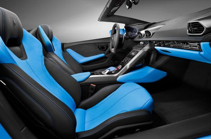 Lamborghini Huracan Spyder interior.