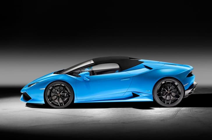 Lamborghini Huracan Spyder side profile with the roof up.