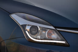 Projector headlamps with LED daytime running lights are only equipped on the top-spec Baleno.