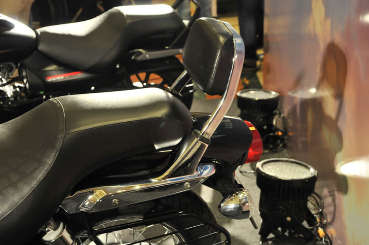 Pillion gets a backrest on the Bajaj Avenger 220 Cruise.