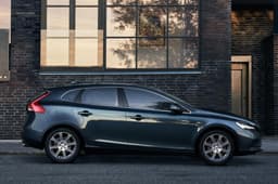 Volvo V40 facelift photo gallery