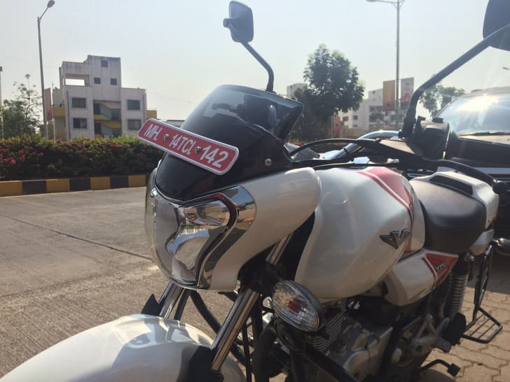 Bajaj V15 photo gallery