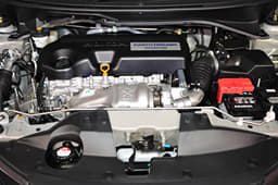 With 98.6bhp, 20.4 kg-m torque and a claimed efficiency of 25.8kpl, the 1498cc i-DTEC diesel motor still remains one of the best in class.