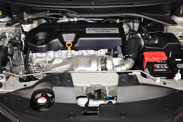 With 98.6bhp, 20.4 kg-m torque and a claimed efficiency of 25.8kpl, the 1498cc i-DTEC diesel motor still remains one of the best in class.