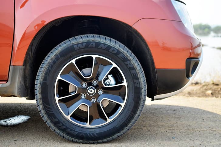 Renault Duster SUV facelift photo gallery