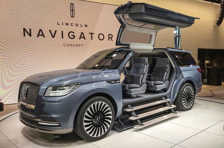 Lincoln Navigator.