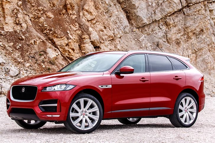The long bonnet, fender vents and short overhangs in the F-pace’s design reflect Jaguar DNA.