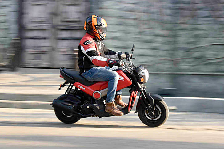 The diminutive proportions of the Navi are more prominent when astride the motorcycle. Excellent for cutting through city traffic.