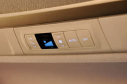 There are separate controls for the rear AC once again, but this time they’re electronic, and not analogue.