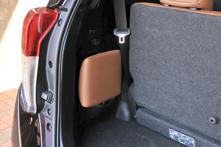 – The third row’s middle headrest stows neatly in the side of the boot when not needed.