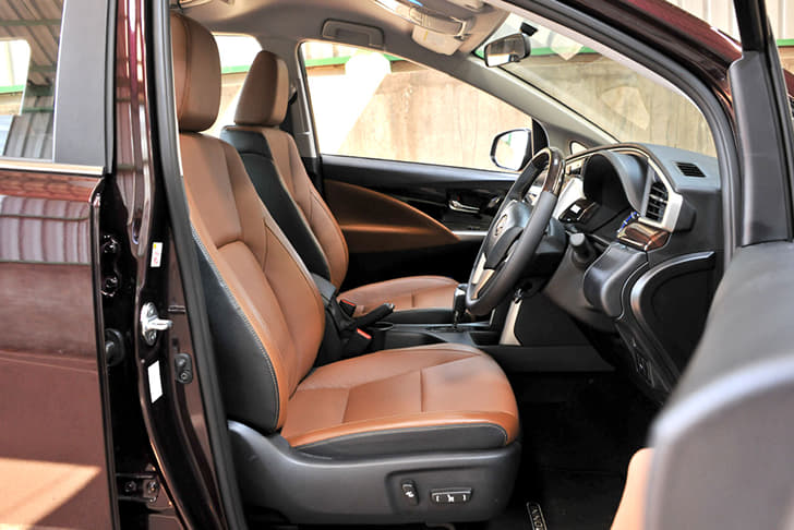 Front seats are leather-wrapped and incredibly comfortable over long distances. Note that the driver’s seat is electrically adjustable